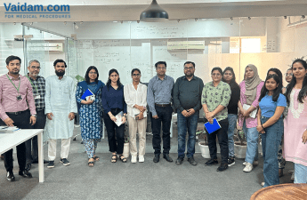 Visite du Dr Praveen Gupta à Vaidam